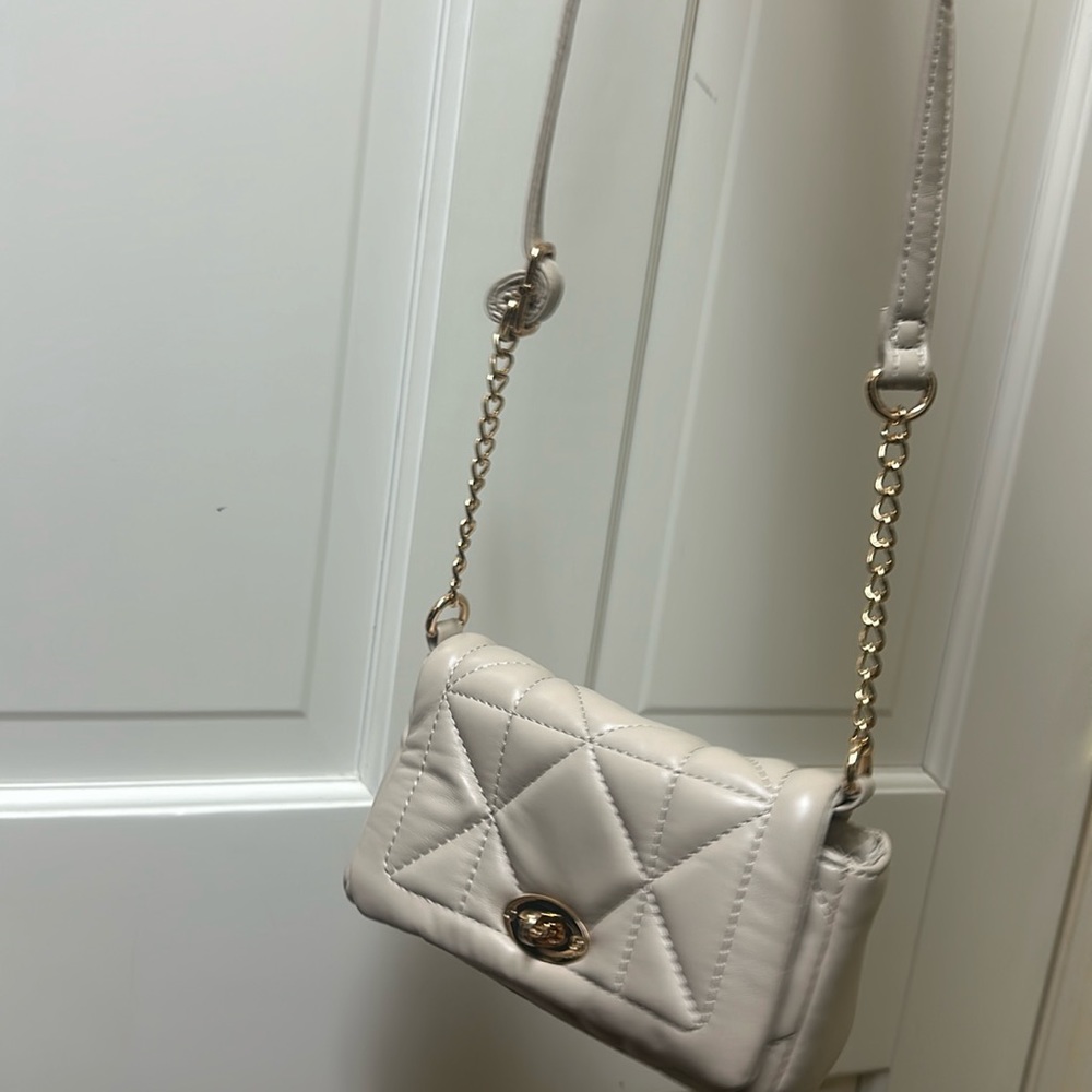 Cream purse